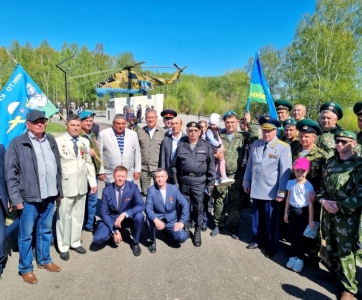 Открытие памятника боевому вертолёту.